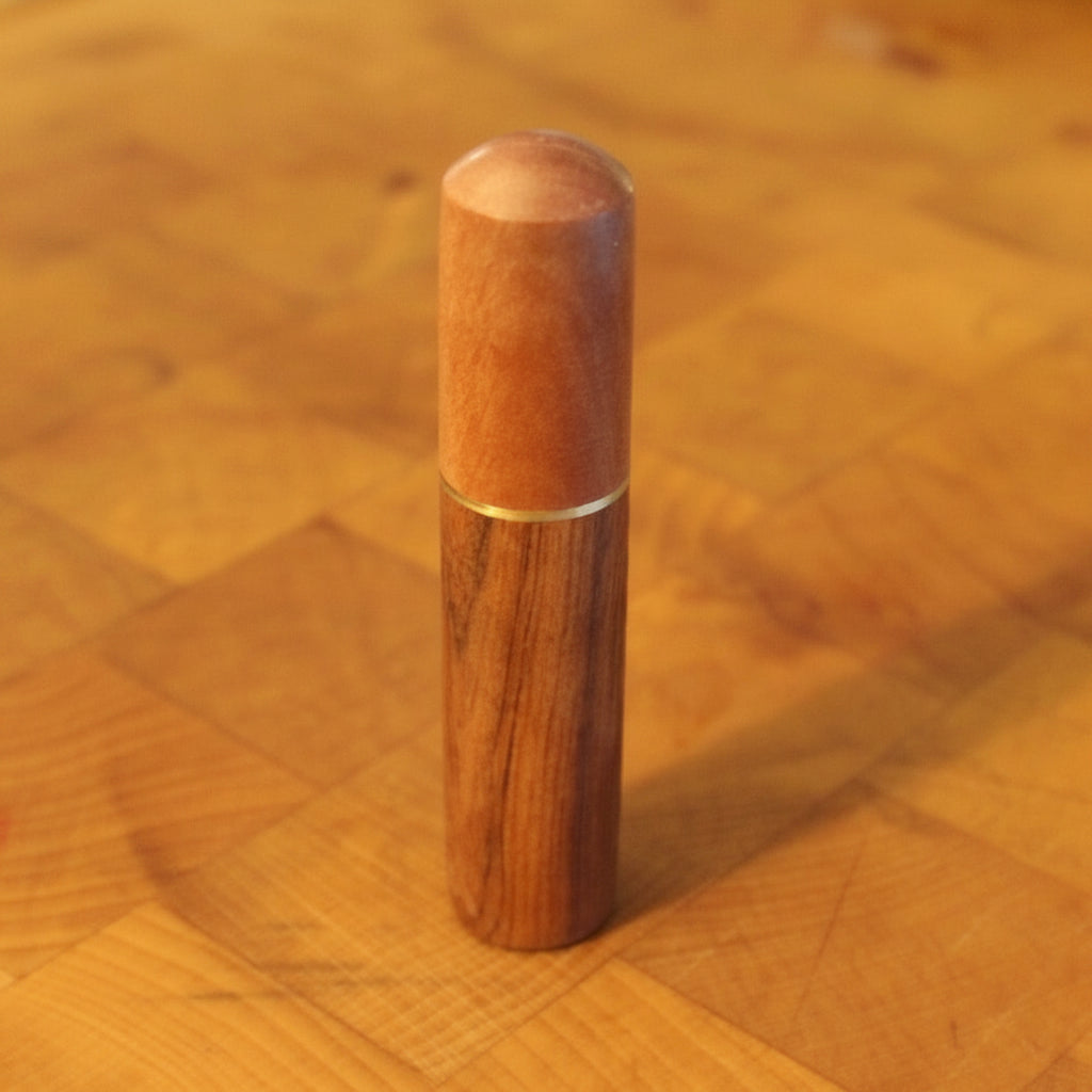 Walnut Needle Distributor